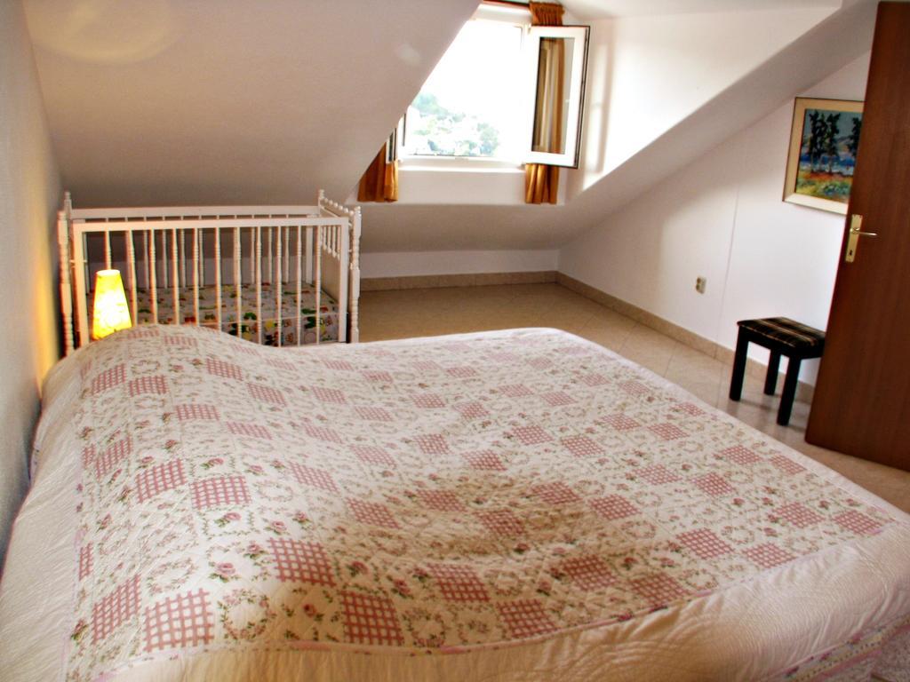 Apartment Martinic Pucisca Ruang foto
