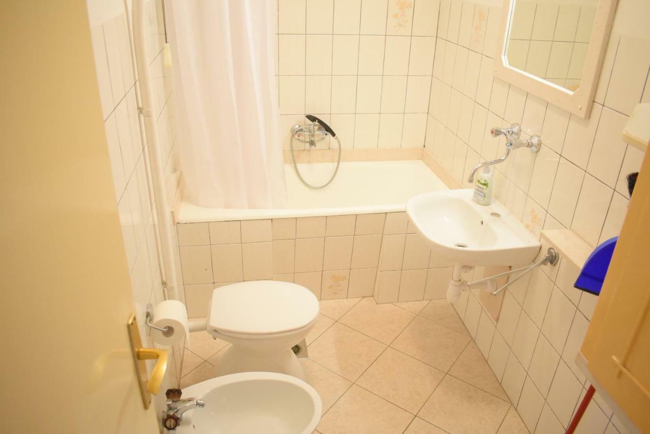 Apartment Martinic Pucisca Bagian luar foto